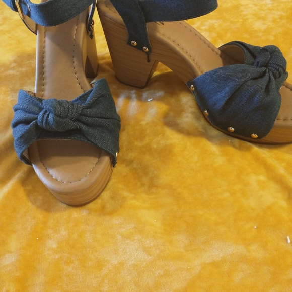 Shoes - Picture 2 of 6